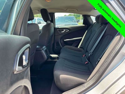 2016 Chrysler 200 LX