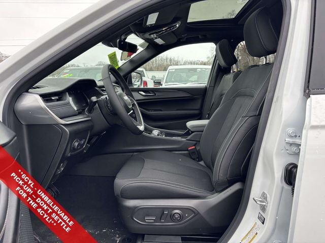 2025 Jeep Grand Cherokee GRAND CHEROKEE LAREDO X 4X4