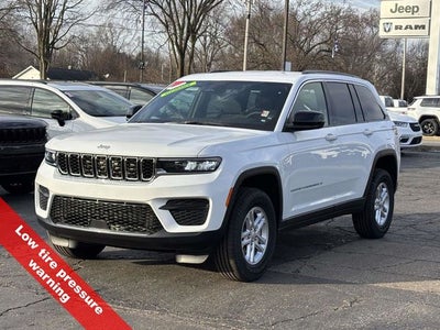 2025 Jeep Grand Cherokee GRAND CHEROKEE LAREDO 4X4