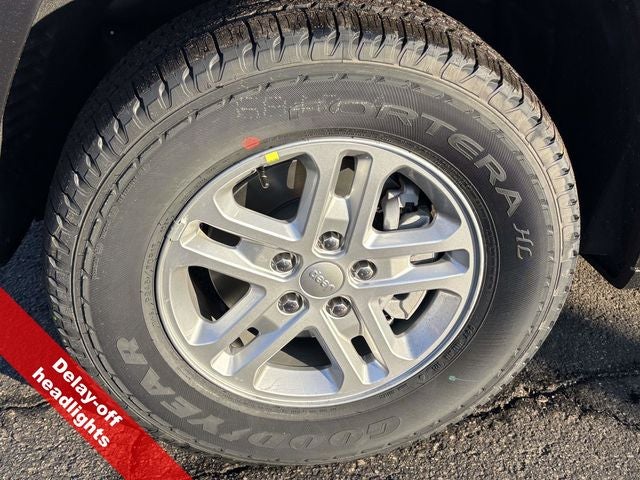 2025 Jeep Grand Cherokee GRAND CHEROKEE LAREDO 4X4