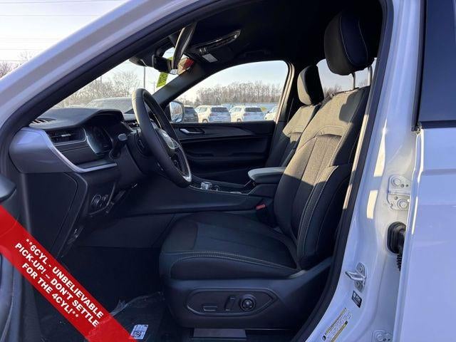 2025 Jeep Grand Cherokee GRAND CHEROKEE LAREDO 4X4