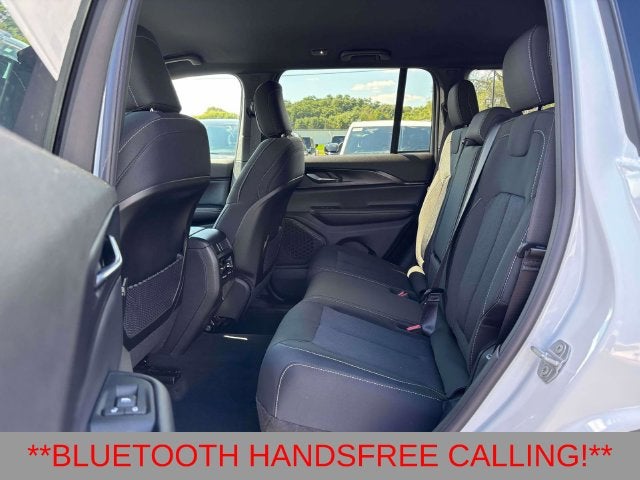 2027 Jeep Grand Cherokee GRAND CHEROKEE LAREDO 4X4