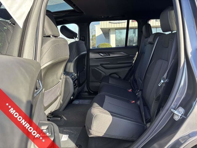 2025 Jeep Grand Cherokee GRAND CHEROKEE LAREDO X 4X4