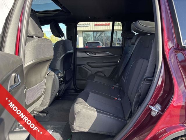 2025 Jeep Grand Cherokee GRAND CHEROKEE LAREDO X 4X4