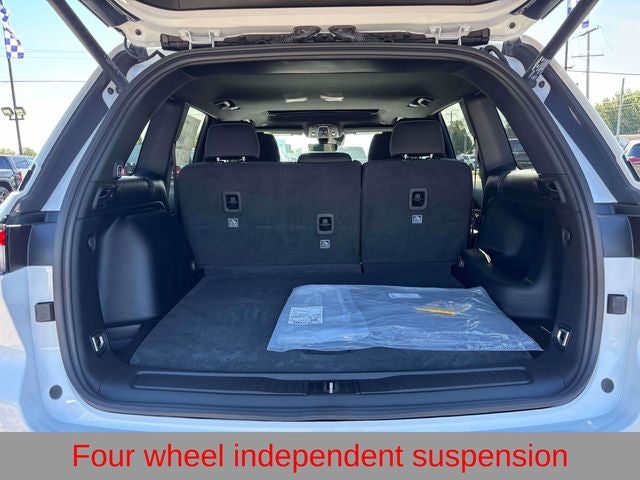 2027 Jeep Grand Cherokee GRAND CHEROKEE LAREDO X 4X4