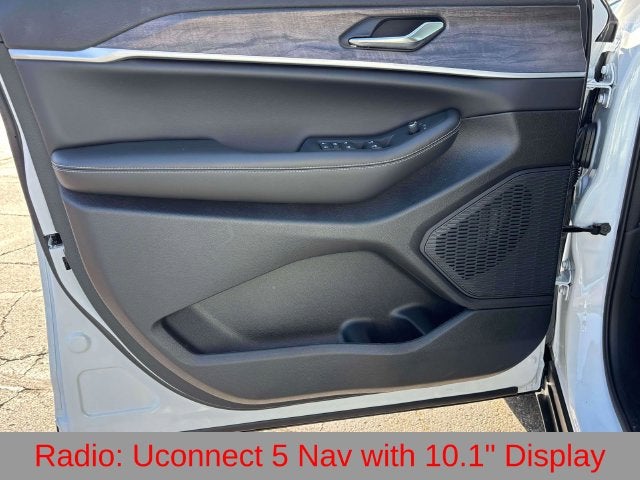 2027 Jeep Grand Cherokee GRAND CHEROKEE LAREDO ALTITUDE 4X4