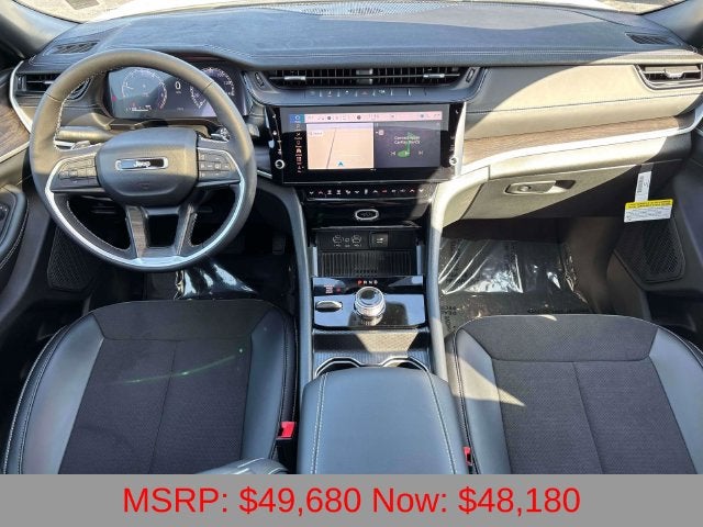 2027 Jeep Grand Cherokee GRAND CHEROKEE LAREDO ALTITUDE 4X4