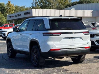 2027 Jeep Grand Cherokee GRAND CHEROKEE LAREDO ALTITUDE 4X4