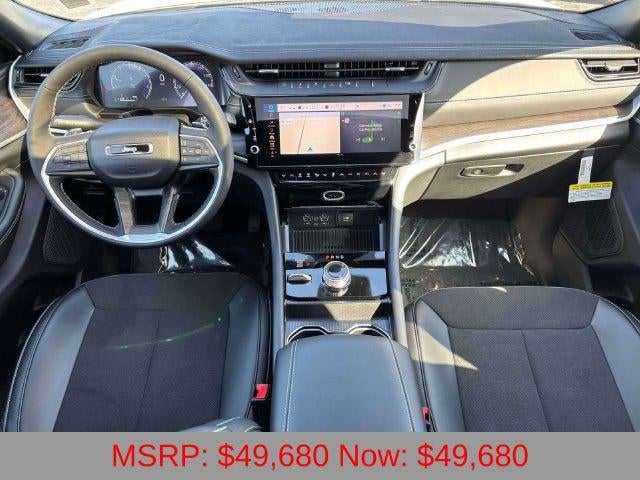 2027 Jeep Grand Cherokee GRAND CHEROKEE LAREDO ALTITUDE 4X4