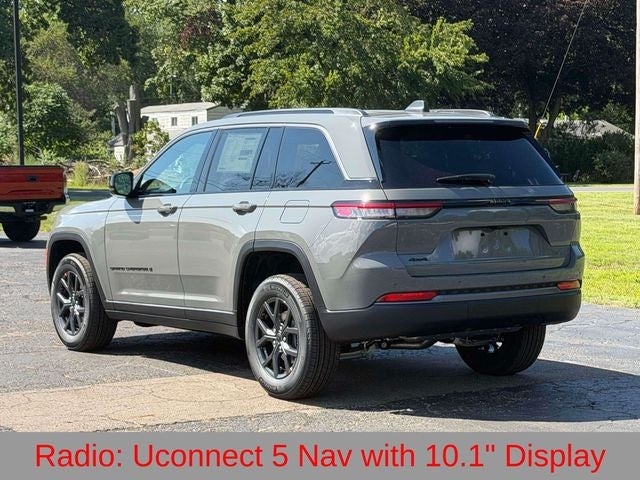 2027 Jeep Grand Cherokee Laredo Altitude