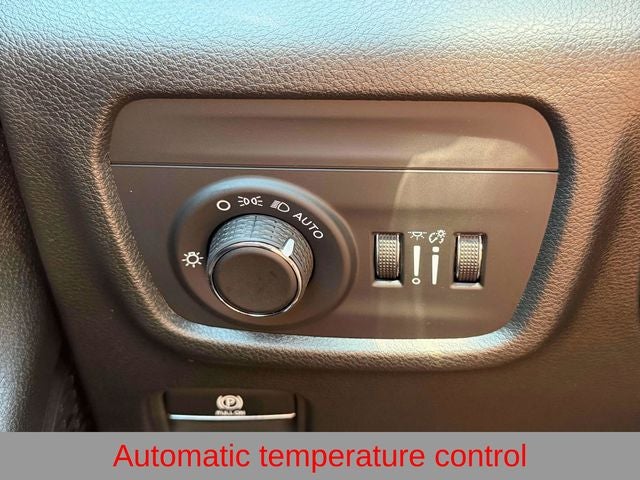 2027 Jeep Grand Cherokee Laredo Altitude