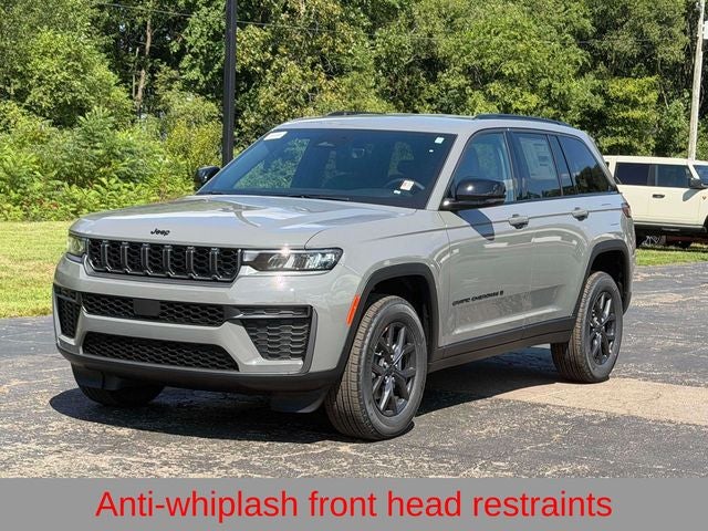 2027 Jeep Grand Cherokee Laredo Altitude
