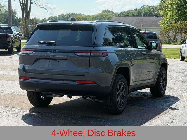 2027 Jeep Grand Cherokee Laredo Altitude