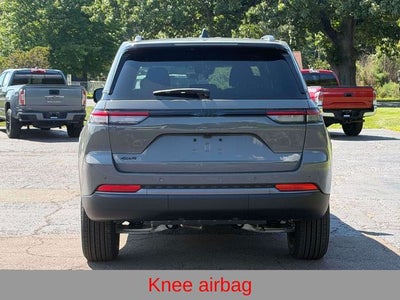 2027 Jeep Grand Cherokee Laredo Altitude