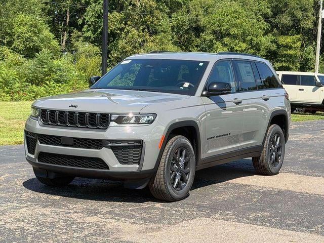 2027 Jeep Grand Cherokee Laredo Altitude