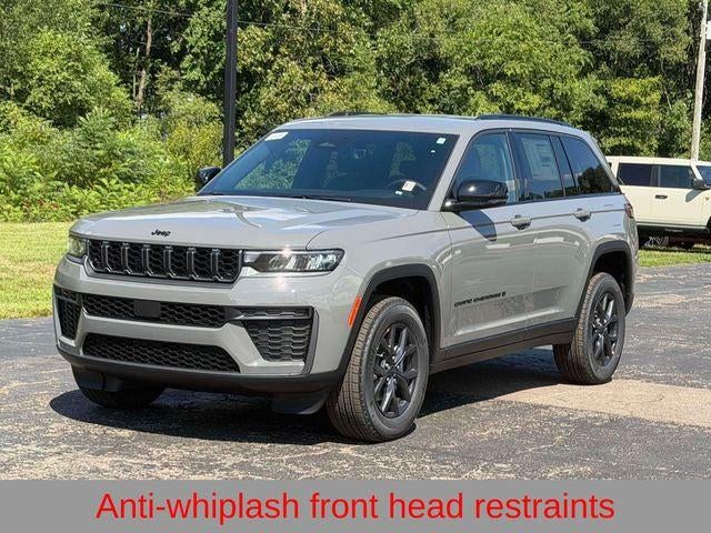 2027 Jeep Grand Cherokee Laredo Altitude