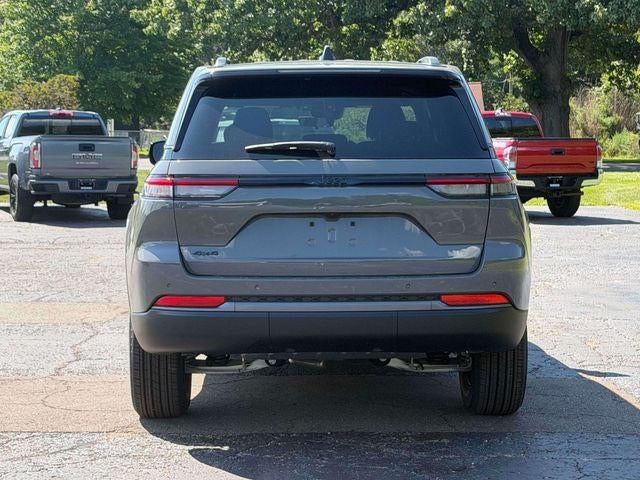 2027 Jeep Grand Cherokee Laredo Altitude