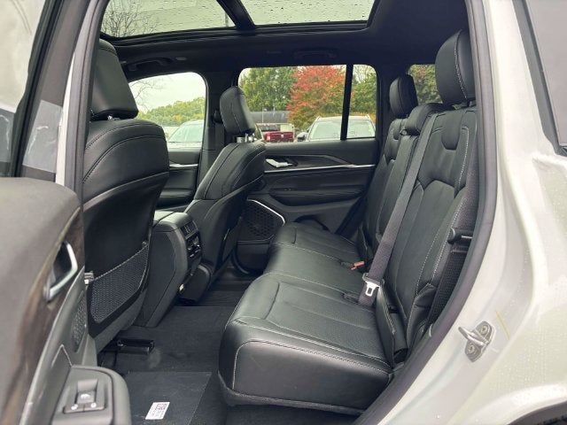 2027 Jeep Grand Cherokee GRAND CHEROKEE LIMITED RESERVE 4X4