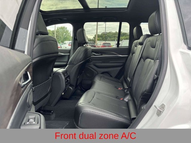 2027 Jeep Grand Cherokee GRAND CHEROKEE LIMITED 4X4