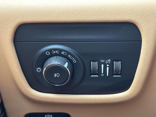 2026 Jeep Grand Cherokee GRAND CHEROKEE SUMMIT 4X4