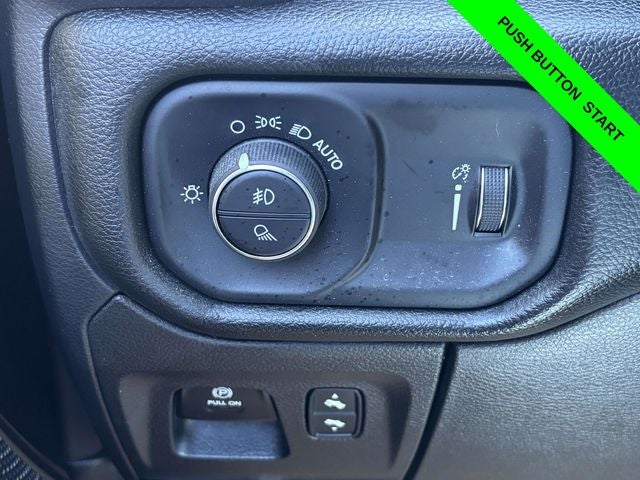 2022 RAM 1500 Big Horn Crew Cab 4x4 5'7' Box