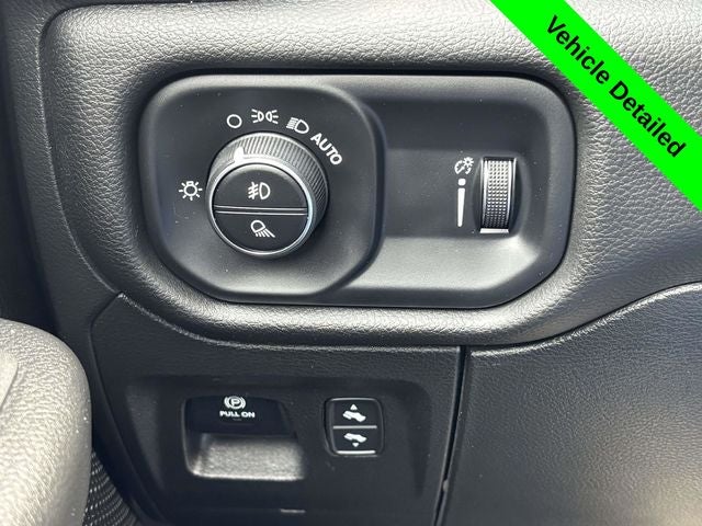 2023 RAM 1500 Big Horn Crew Cab 4x4 5'7' Box