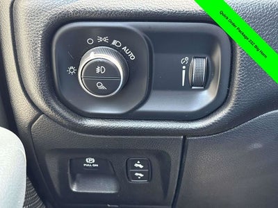 2020 RAM 1500 Big Horn Crew Cab 4x4 5'7' Box