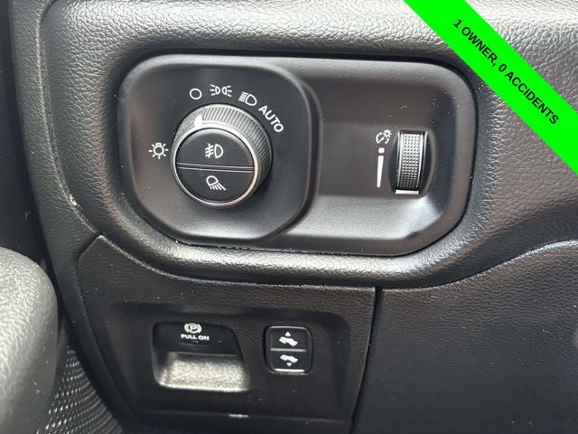 2022 RAM 1500 Big Horn Crew Cab 4x4 5'7' Box