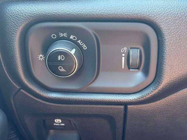 2026 RAM 1500 Express Crew Cab 4x4 5'7' Box
