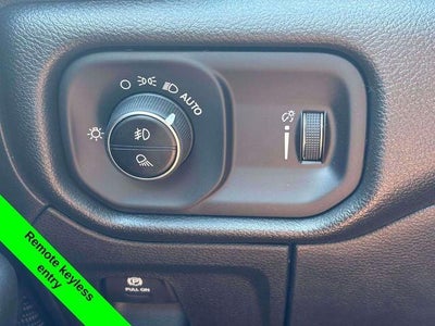 2026 RAM 1500 RAM 1500 EXPRESS CREW CAB 4X4 5'7' BOX