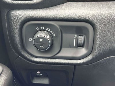 2027 RAM 1500 RAM 1500 EXPRESS CREW CAB 4X4 5'7' BOX
