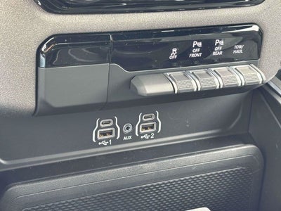 2027 RAM 1500 RAM 1500 EXPRESS CREW CAB 4X4 5'7' BOX