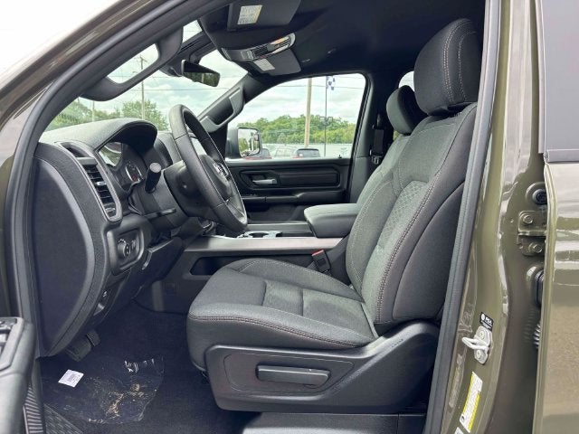 2027 RAM 1500 RAM 1500 EXPRESS CREW CAB 4X4 5'7' BOX
