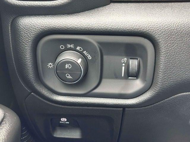 2027 RAM 1500 RAM 1500 EXPRESS CREW CAB 4X4 5'7' BOX