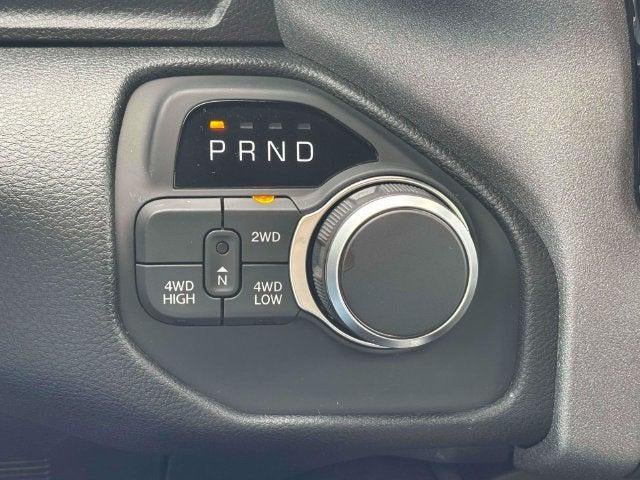 2027 RAM 1500 RAM 1500 EXPRESS CREW CAB 4X4 5'7' BOX