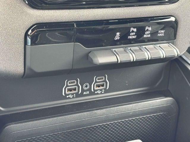 2027 RAM 1500 RAM 1500 EXPRESS CREW CAB 4X4 5'7' BOX