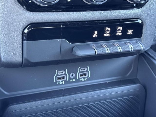 2026 RAM Ram 1500 RAM 1500 EXPRESS CREW CAB 4X4 5'7' BOX