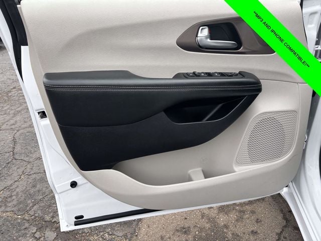 2020 Chrysler Voyager L