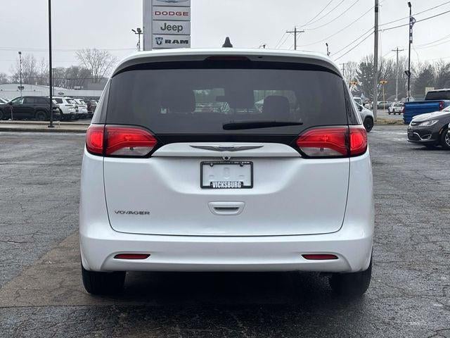 2020 Chrysler Voyager L