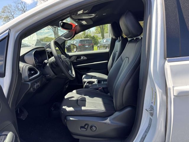 2027 Chrysler Pacifica PACIFICA SELECT