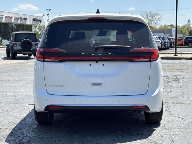 2027 Chrysler Pacifica PACIFICA SELECT