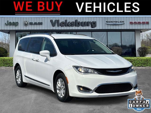 2019 Chrysler Pacifica Touring L's photo