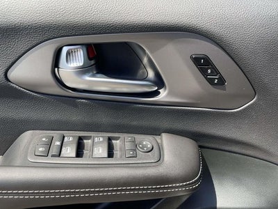 2027 Chrysler Pacifica PACIFICA SELECT