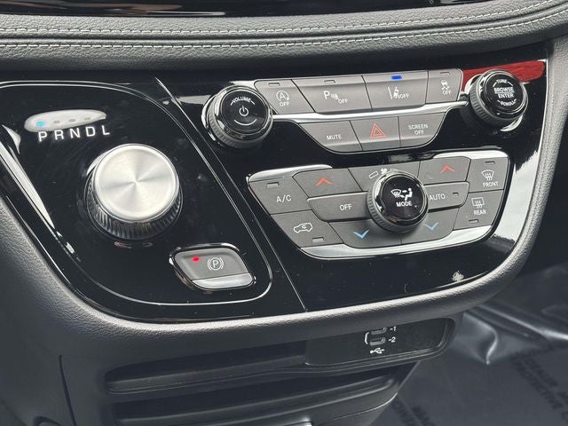2027 Chrysler Pacifica PACIFICA SELECT