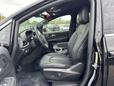 2027 Chrysler Pacifica PACIFICA SELECT