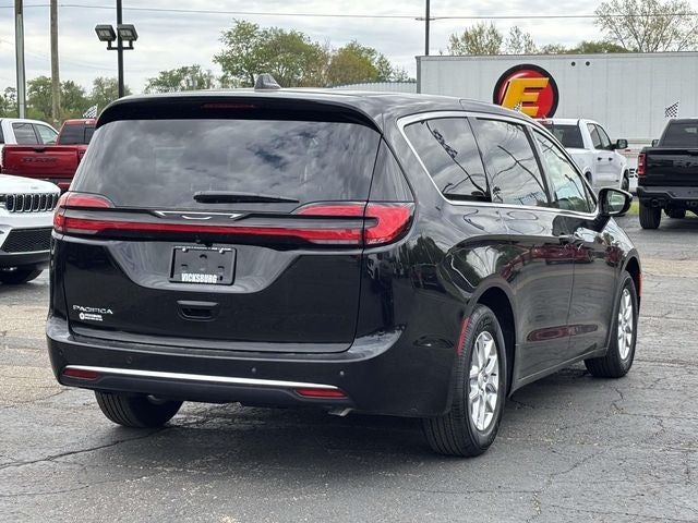 2027 Chrysler Pacifica PACIFICA SELECT