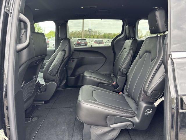 2027 Chrysler Pacifica PACIFICA SELECT