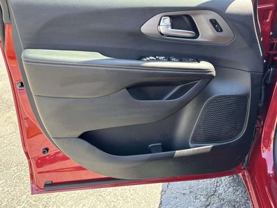 2027 Chrysler Pacifica PACIFICA SELECT