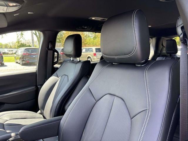2027 Chrysler Pacifica PACIFICA SELECT