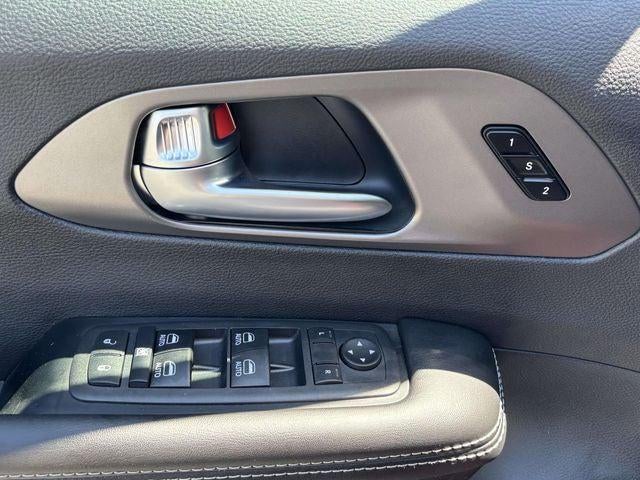 2027 Chrysler Pacifica PACIFICA SELECT